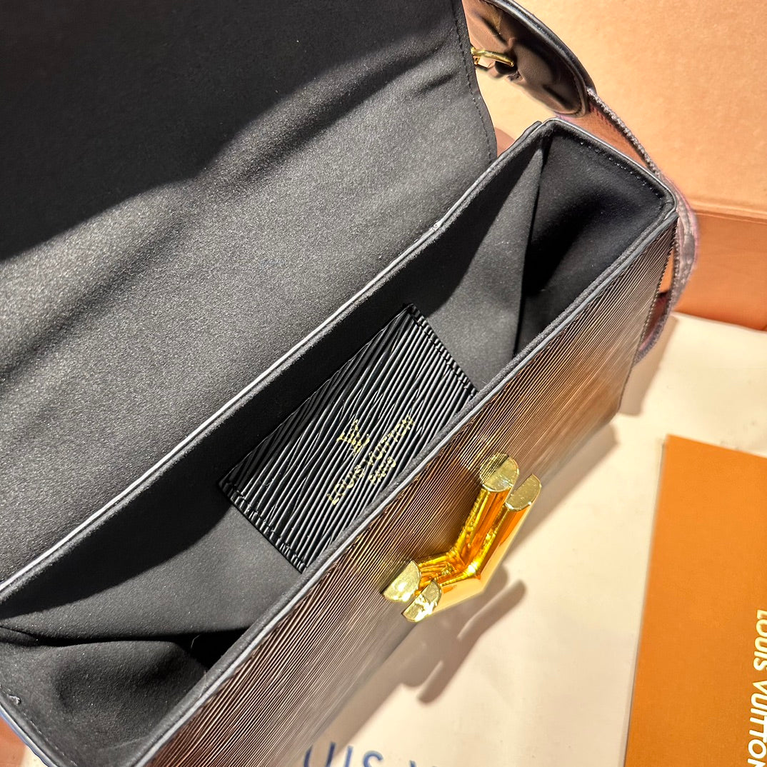 LV-BAG870