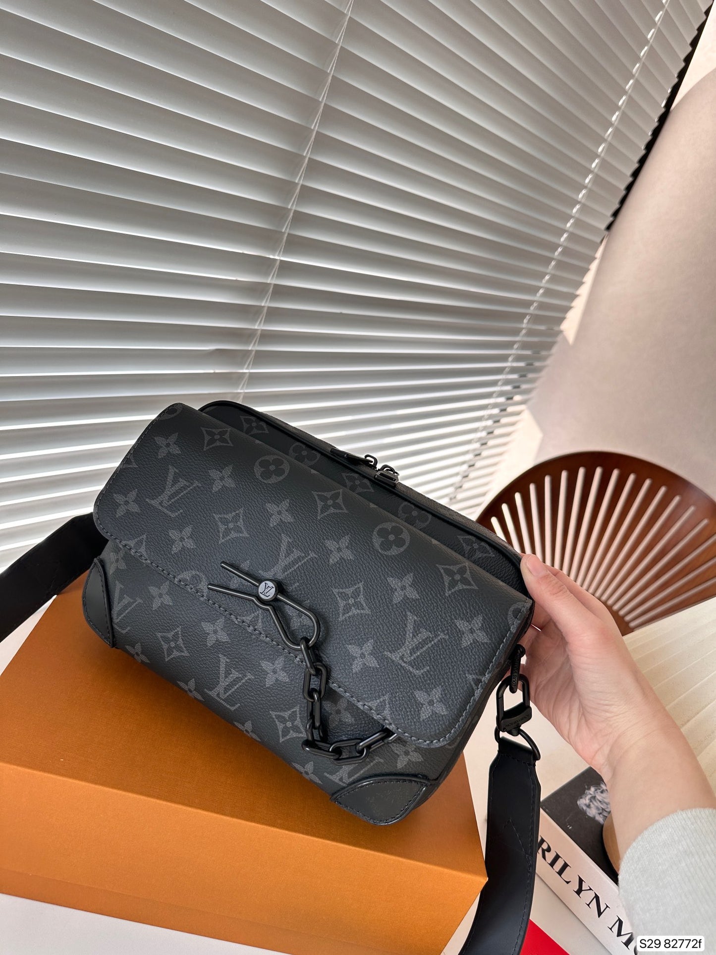 LV-BAG1024