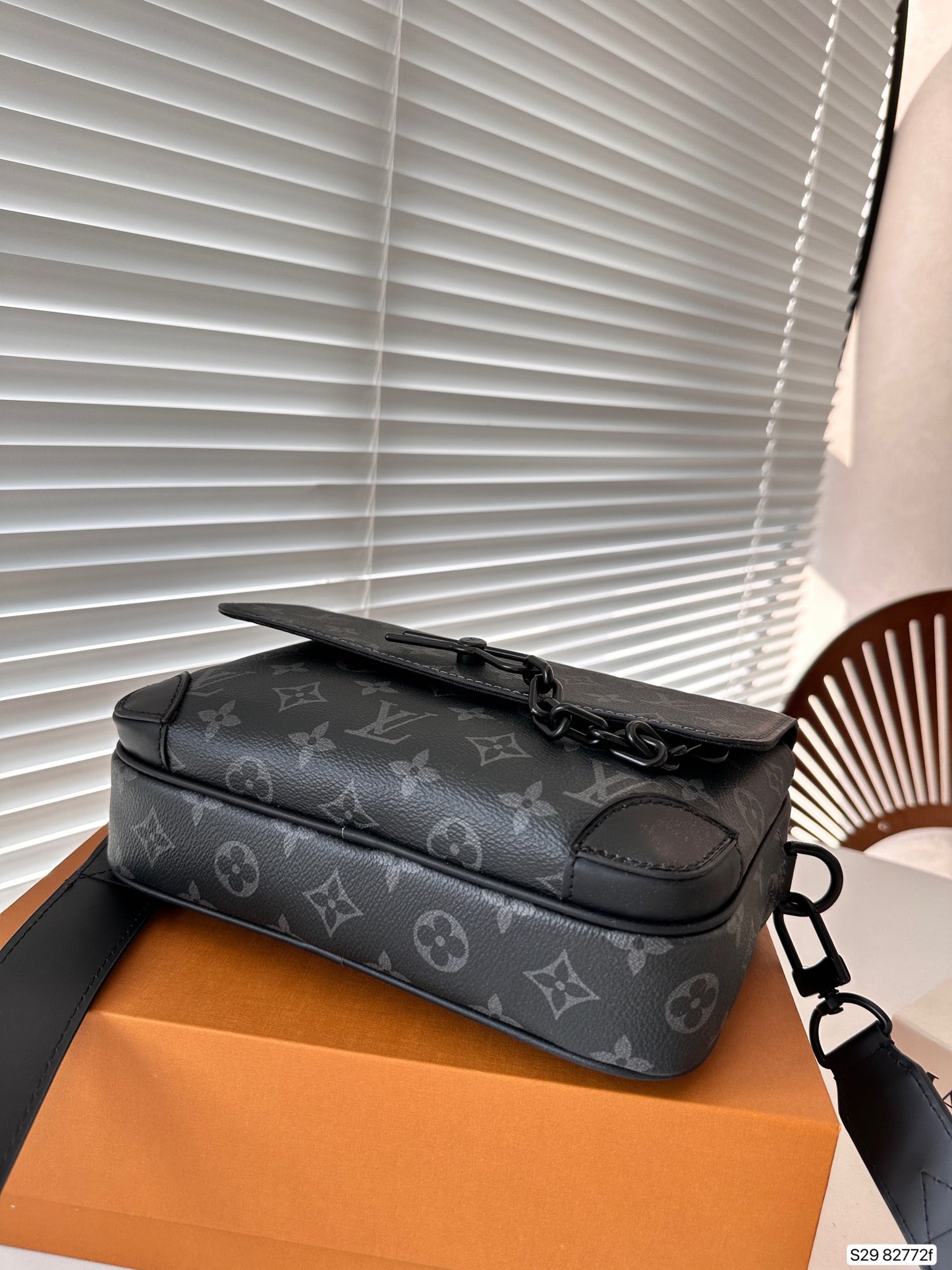 LV-BAG1024