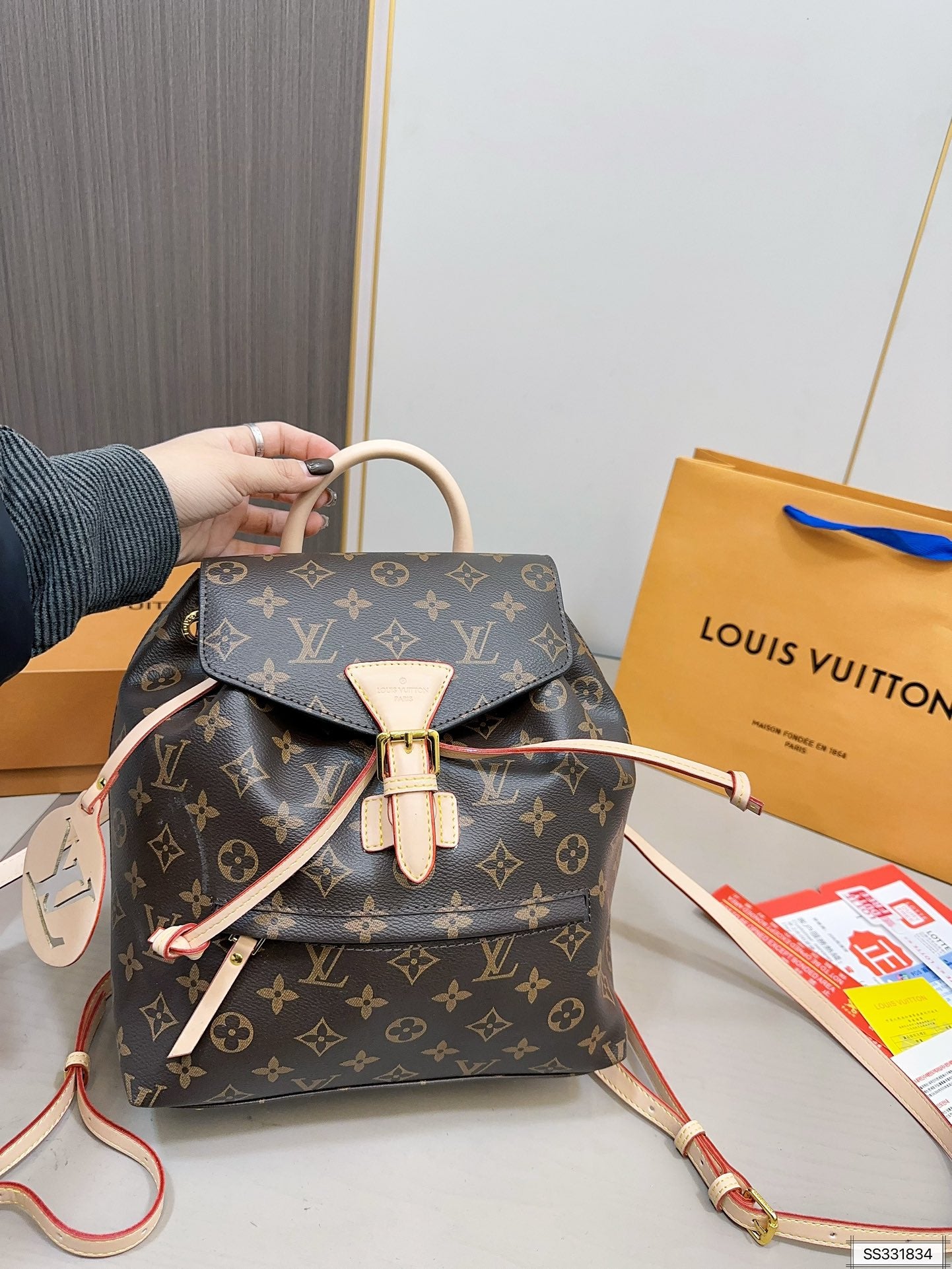 LV-BAG898