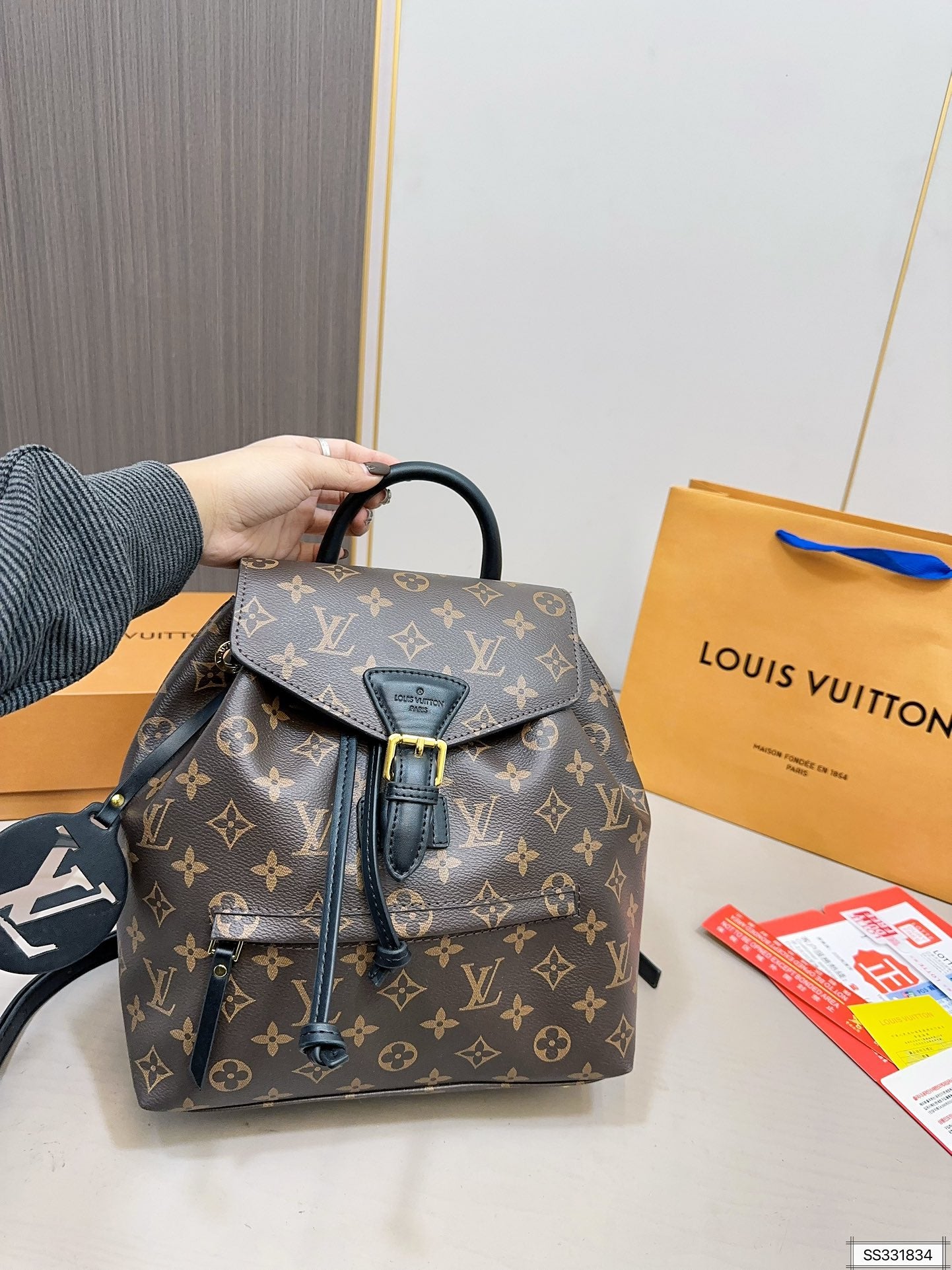 LV-BAG898