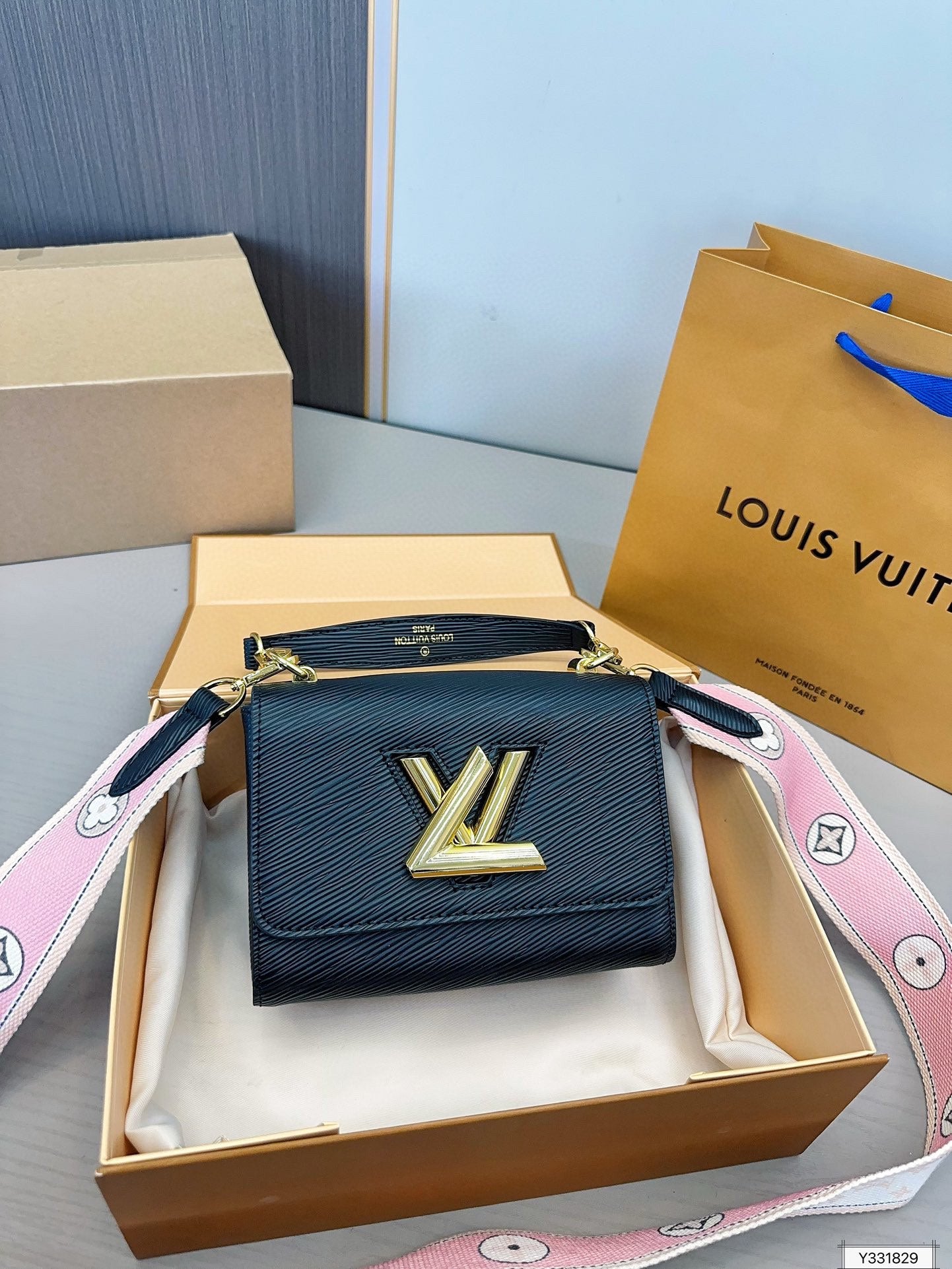 LV-BAG873