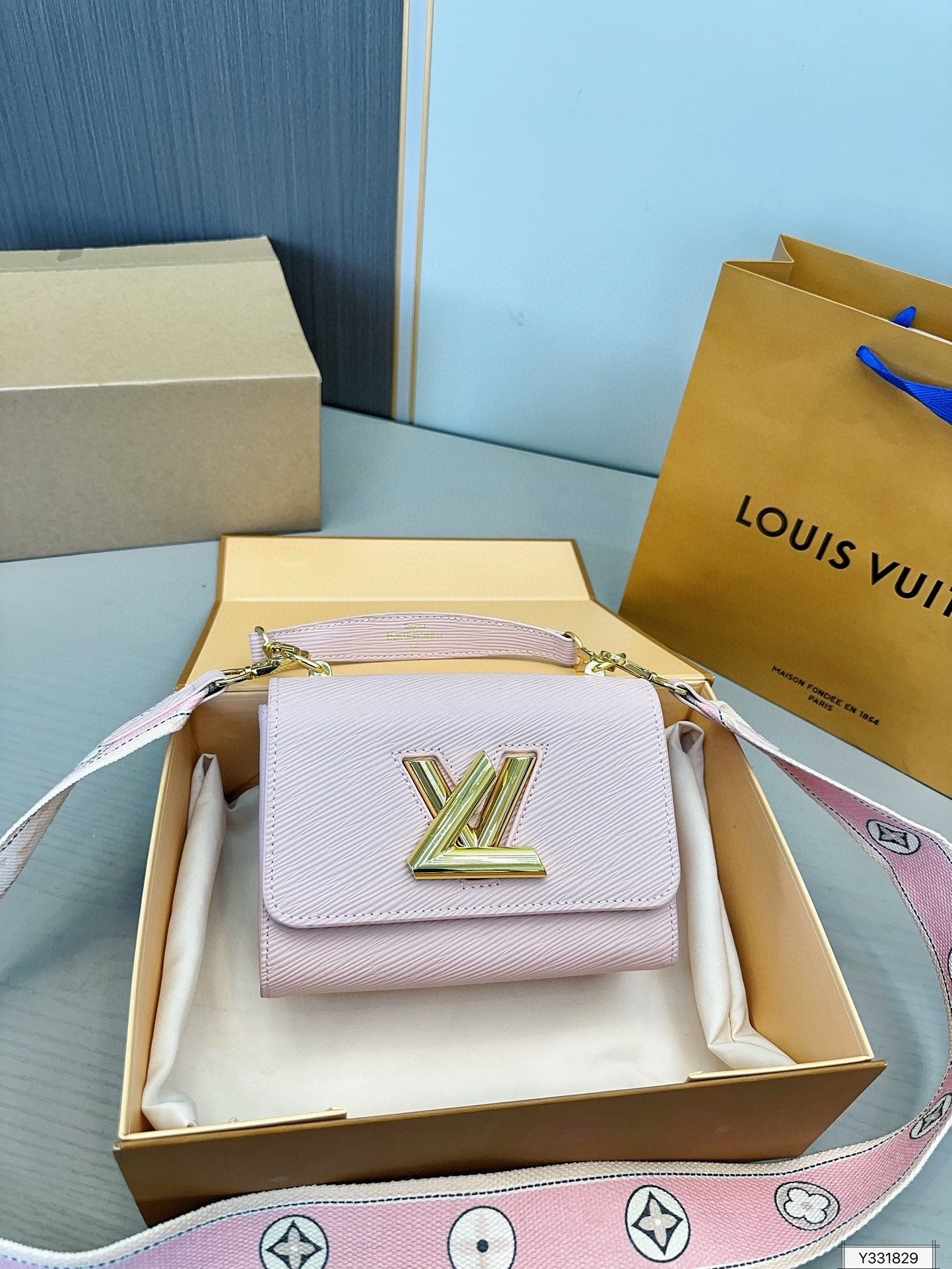 LV-BAG873