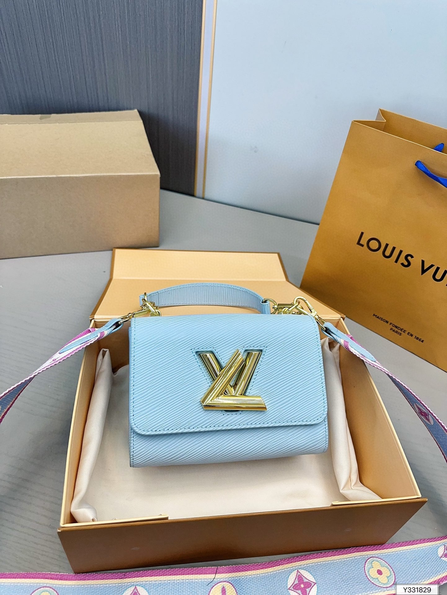 LV-BAG873