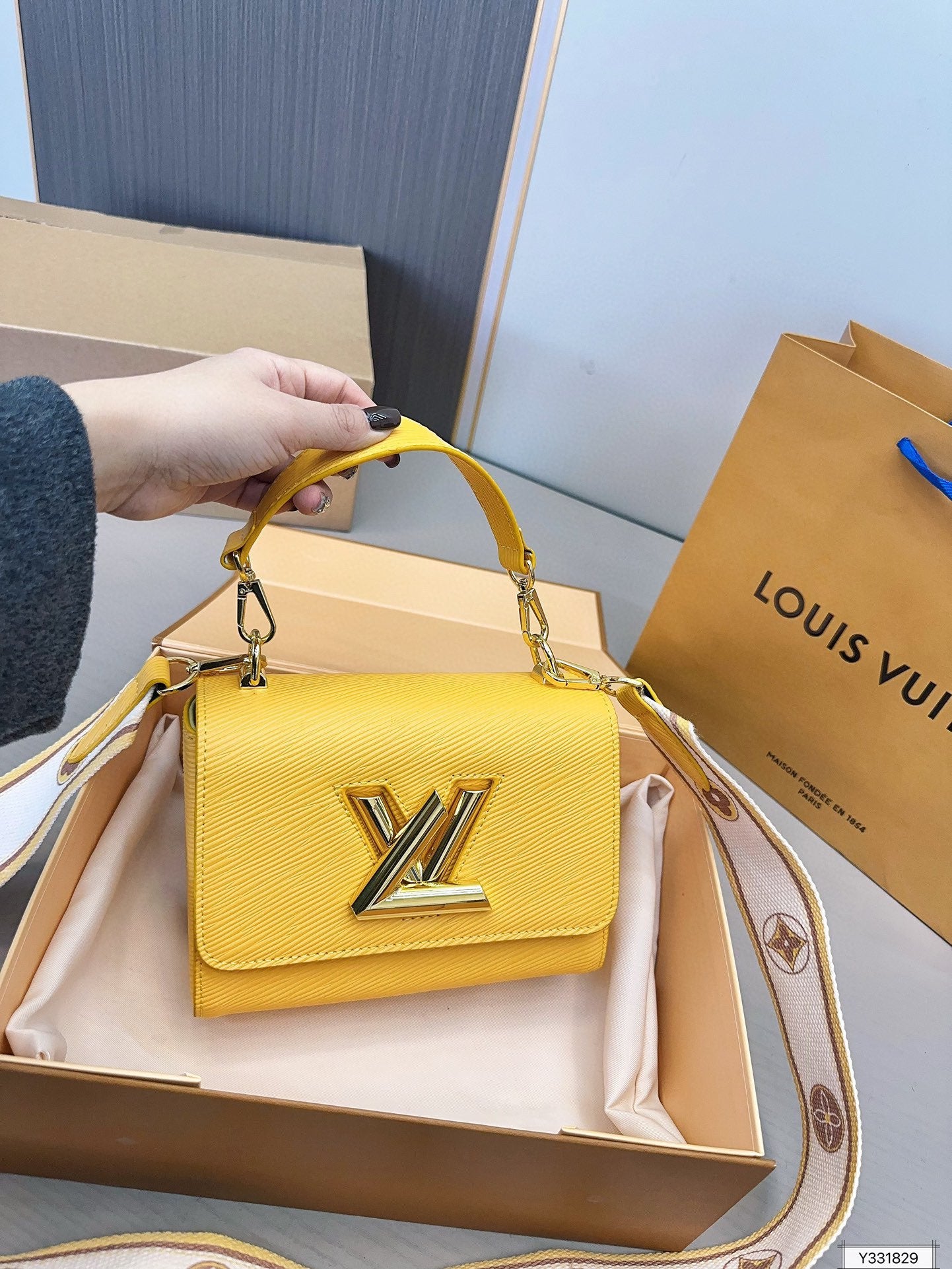 LV-BAG873