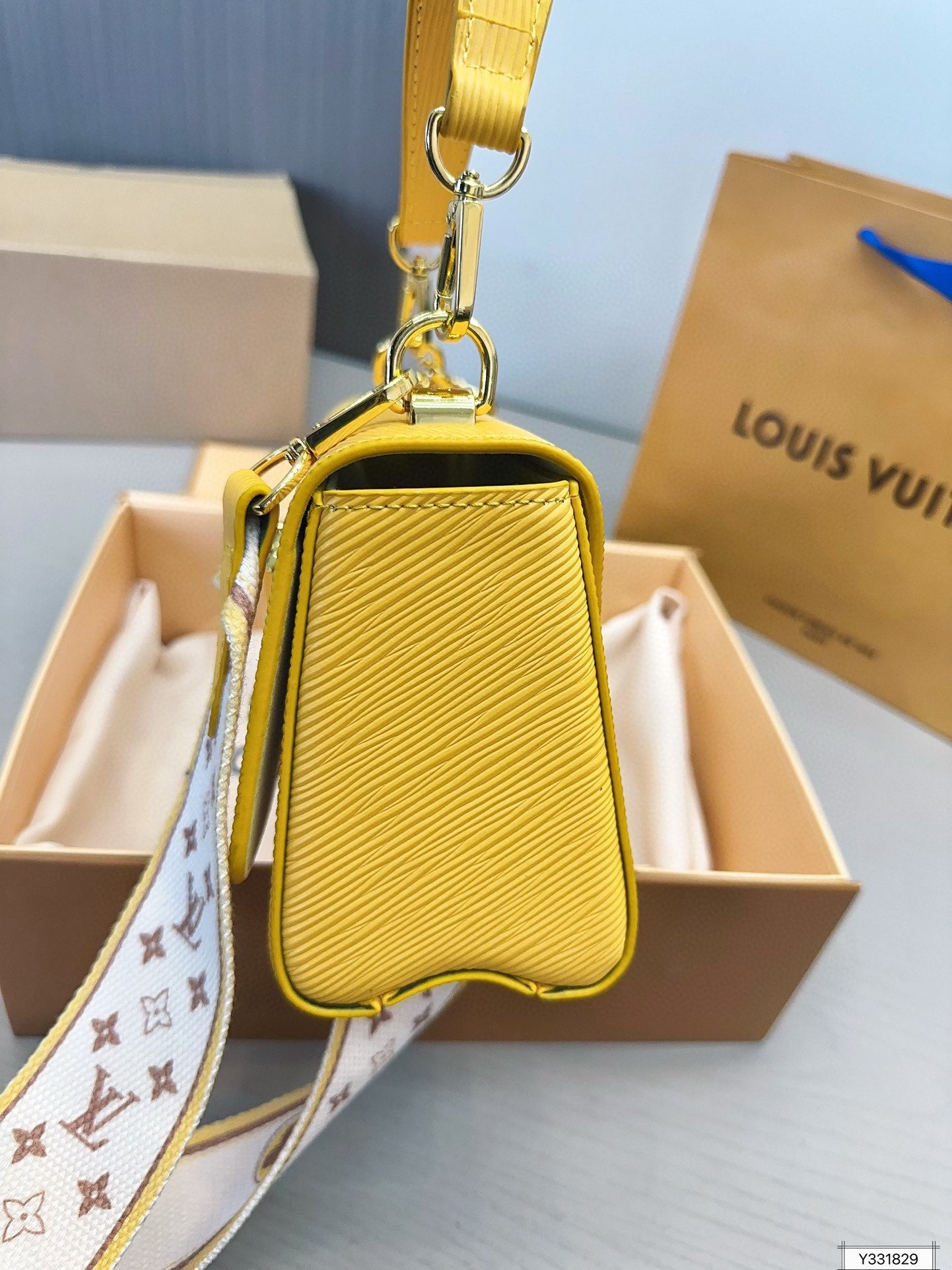 LV-BAG873