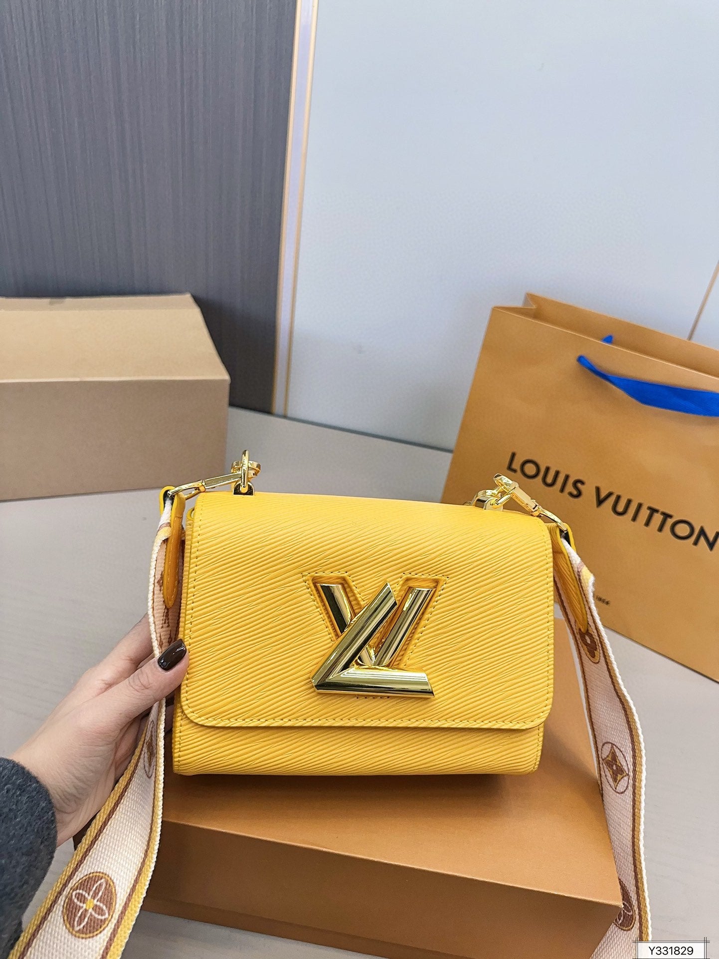 LV-BAG873