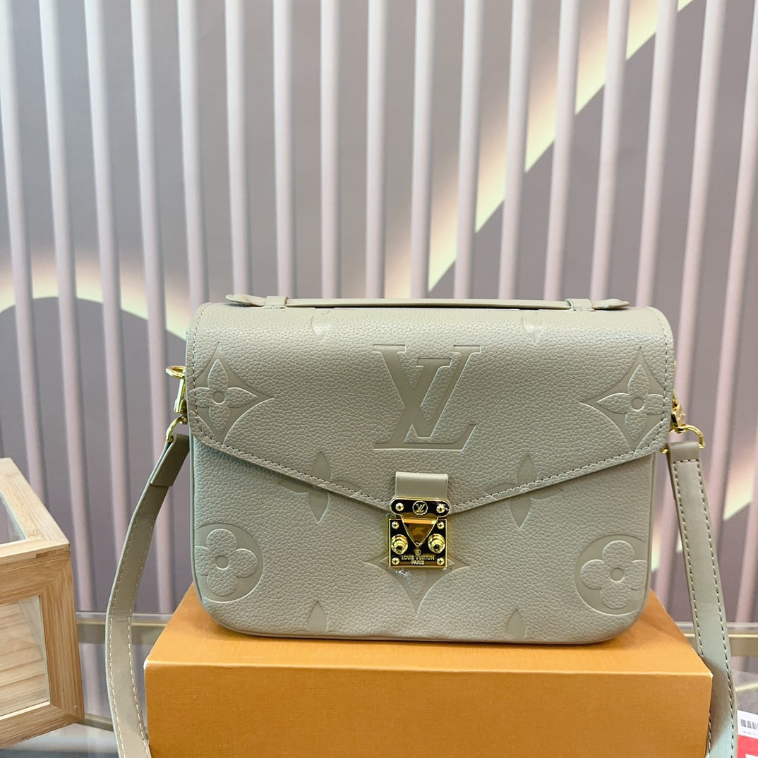LV-BAG856