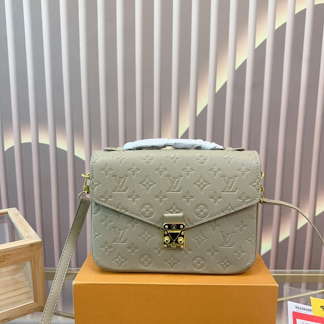 LV-BAG855