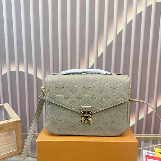 LV-BAG855