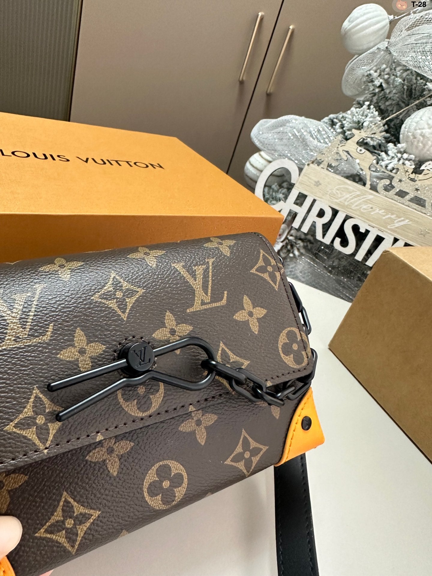 LV-BAG975