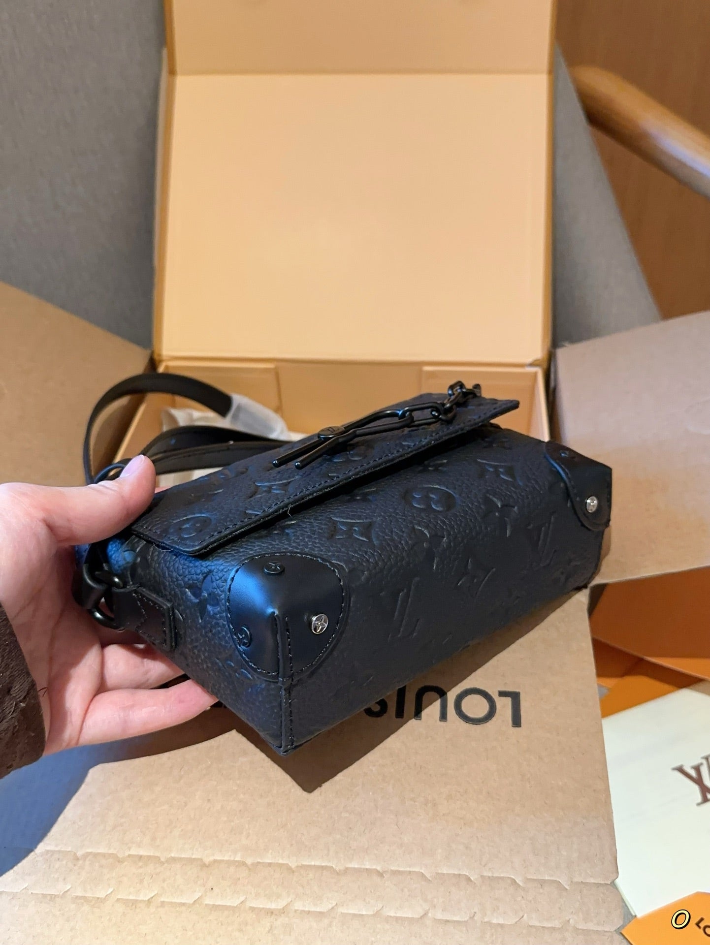 LV-BAG1029