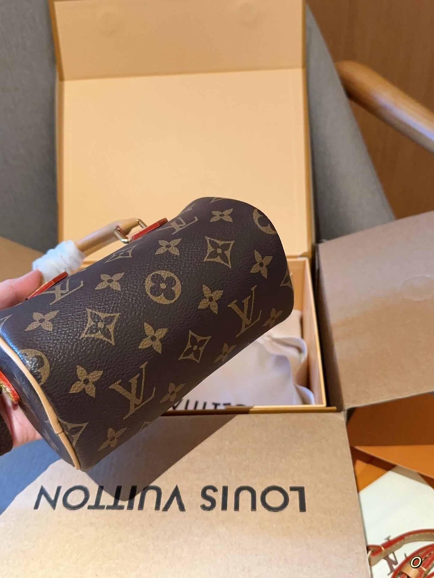 LV-BAG883