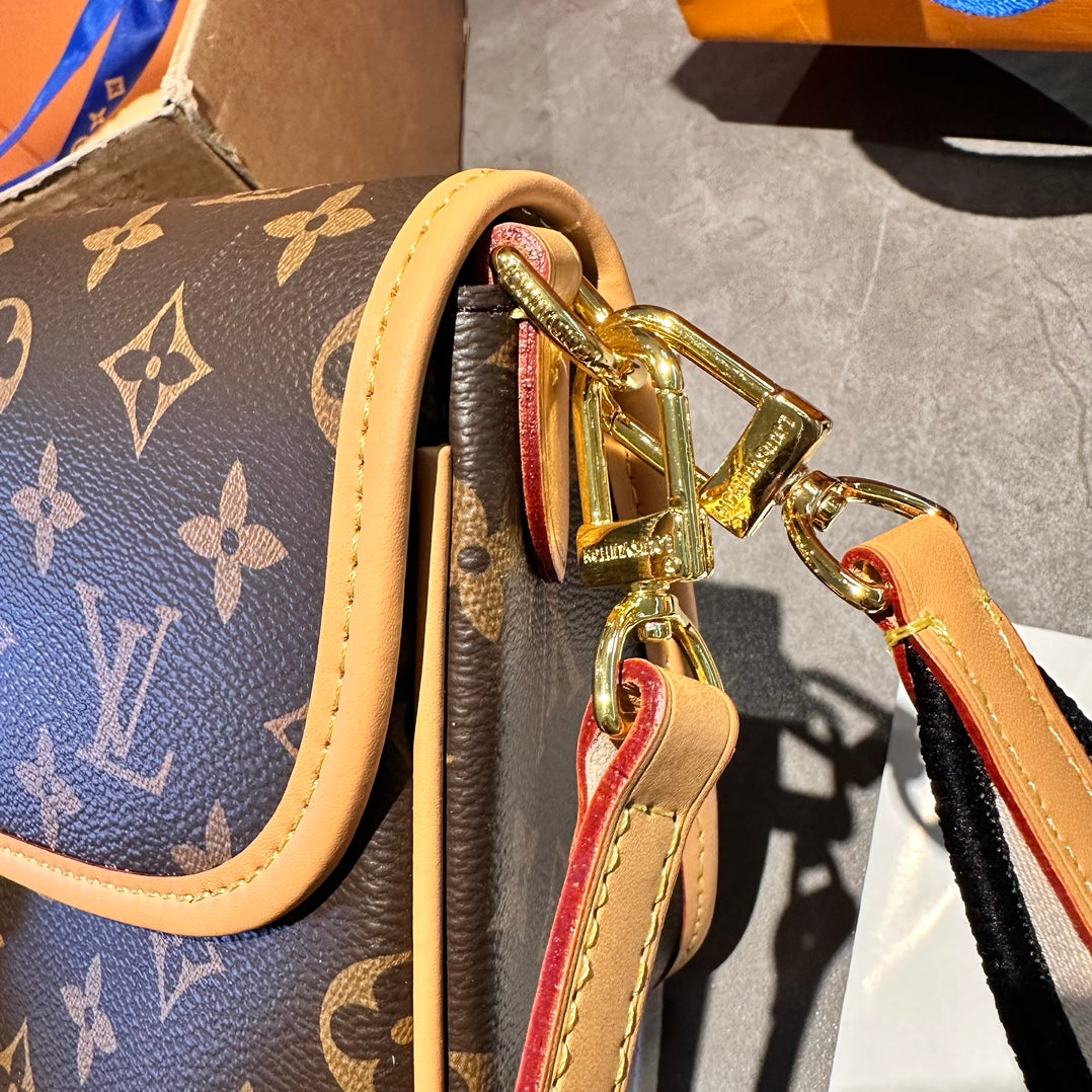 LV-BAG895
