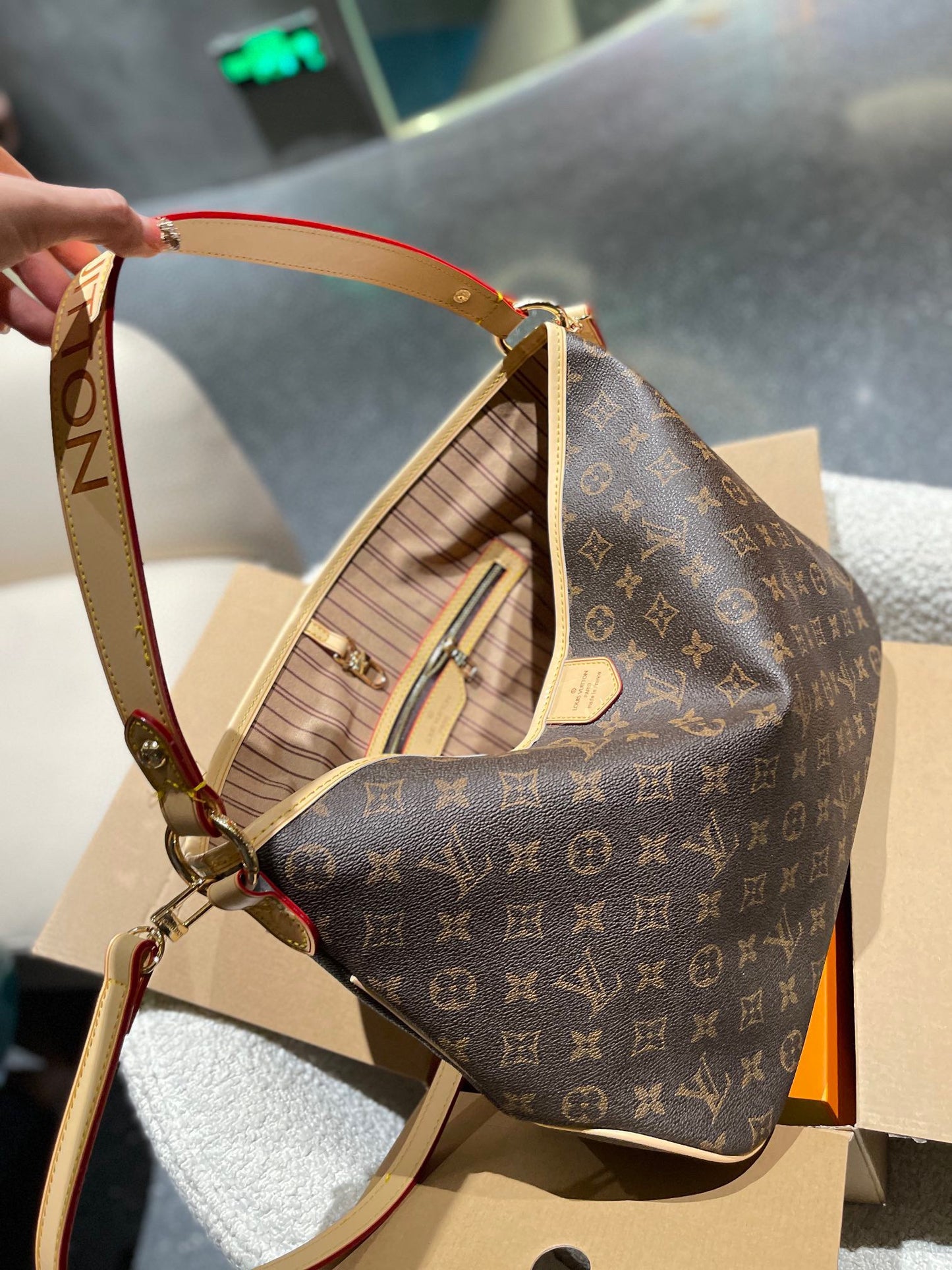 LV-BAG881
