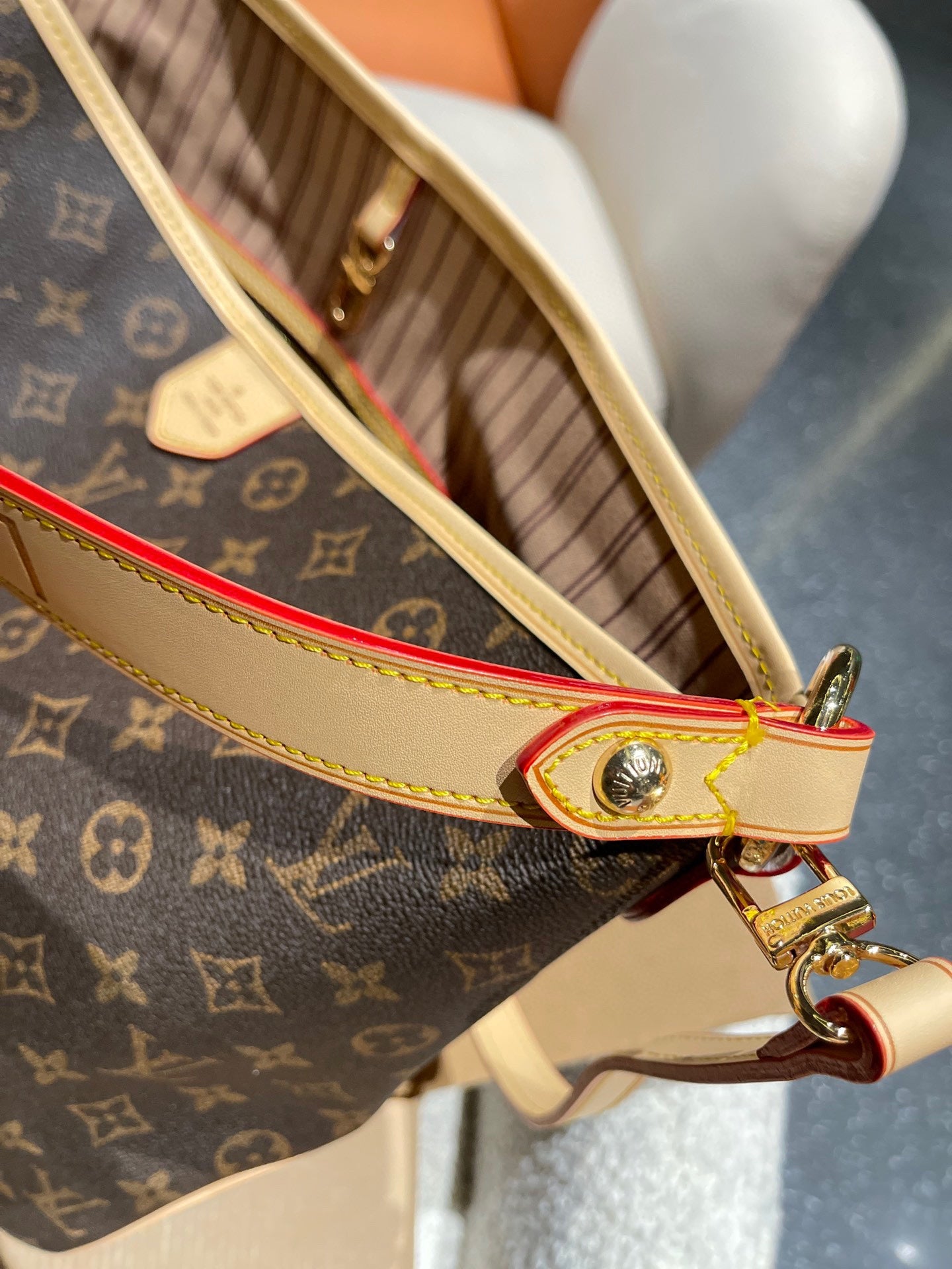 LV-BAG881