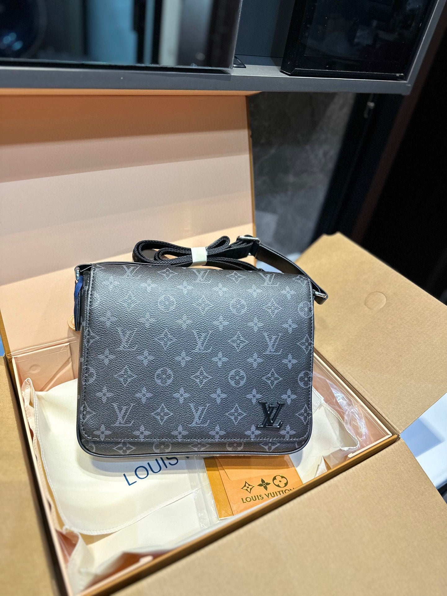 LV-BAG1033