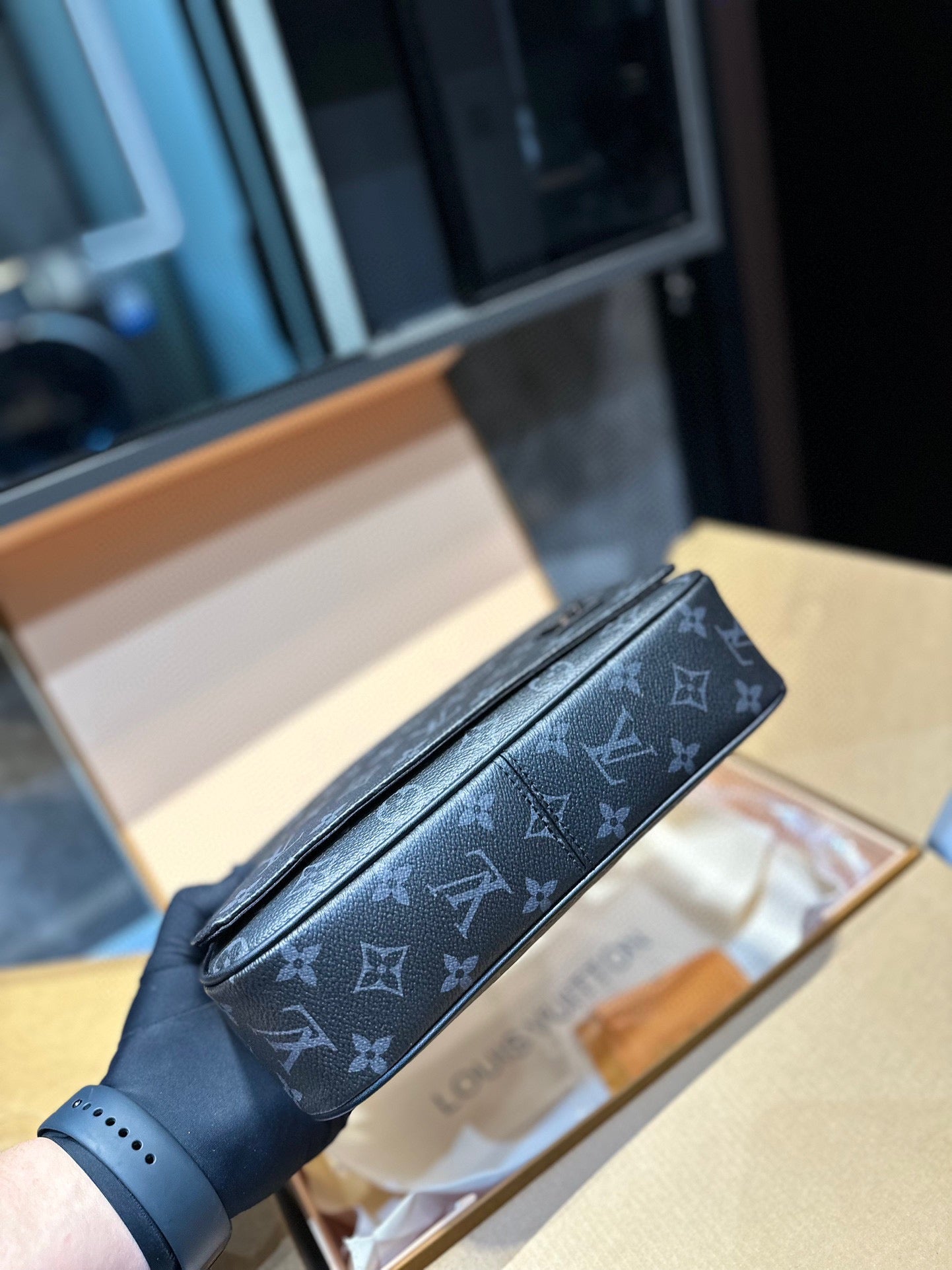 LV-BAG1033