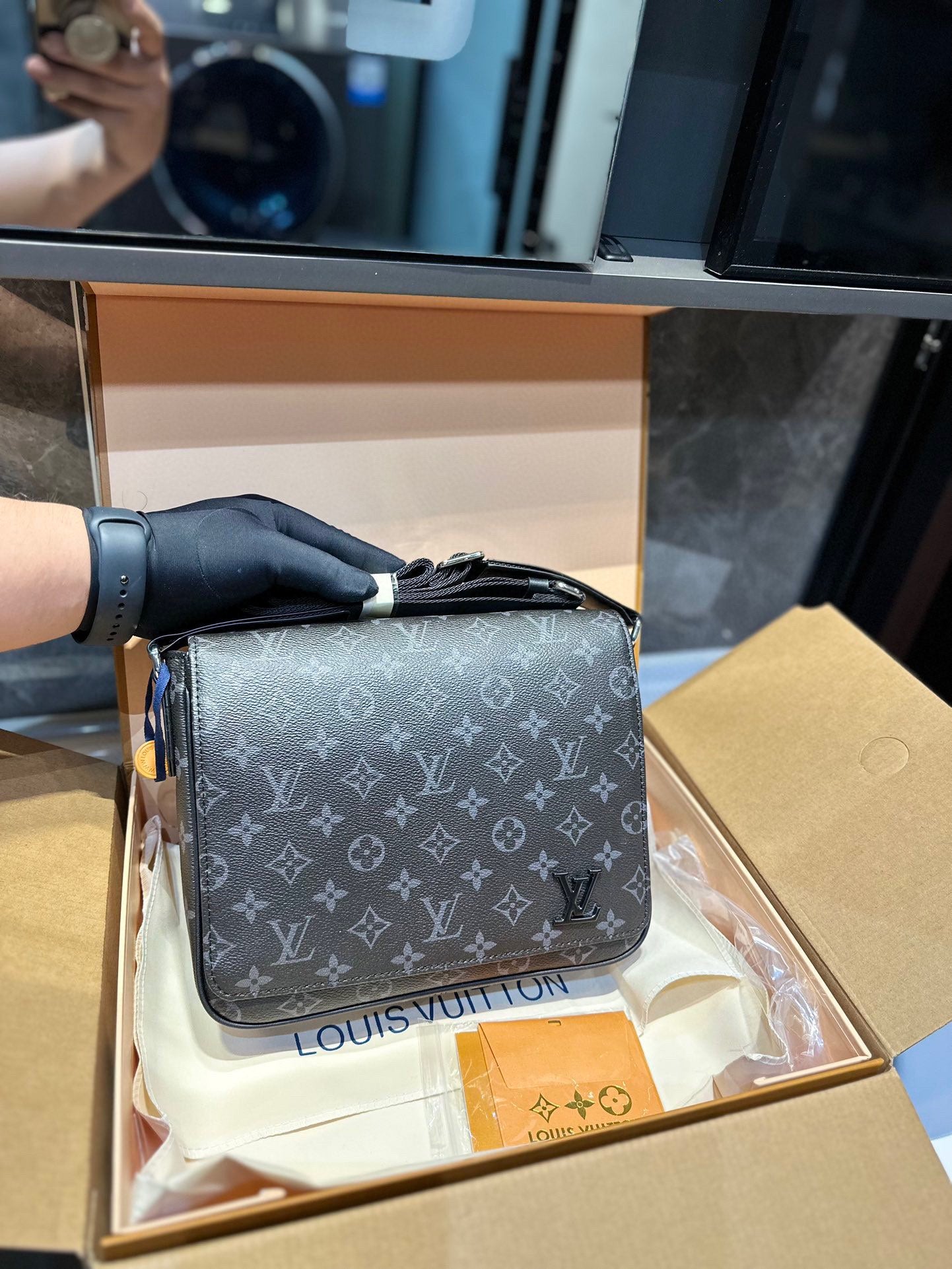 LV-BAG1033