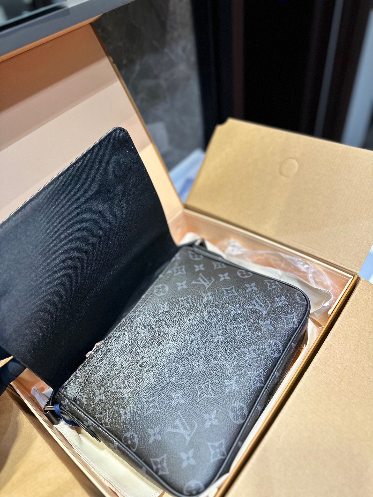 LV-BAG1033