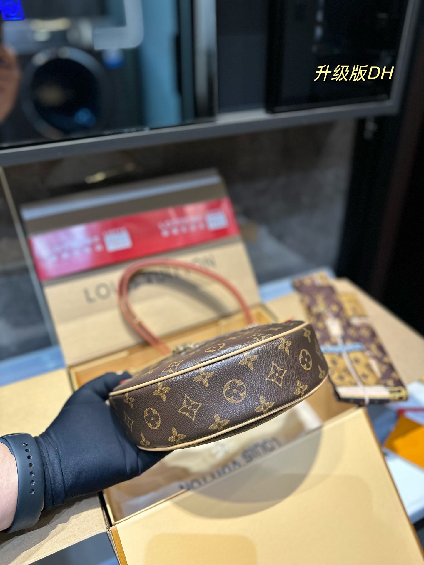 LV-BAG954