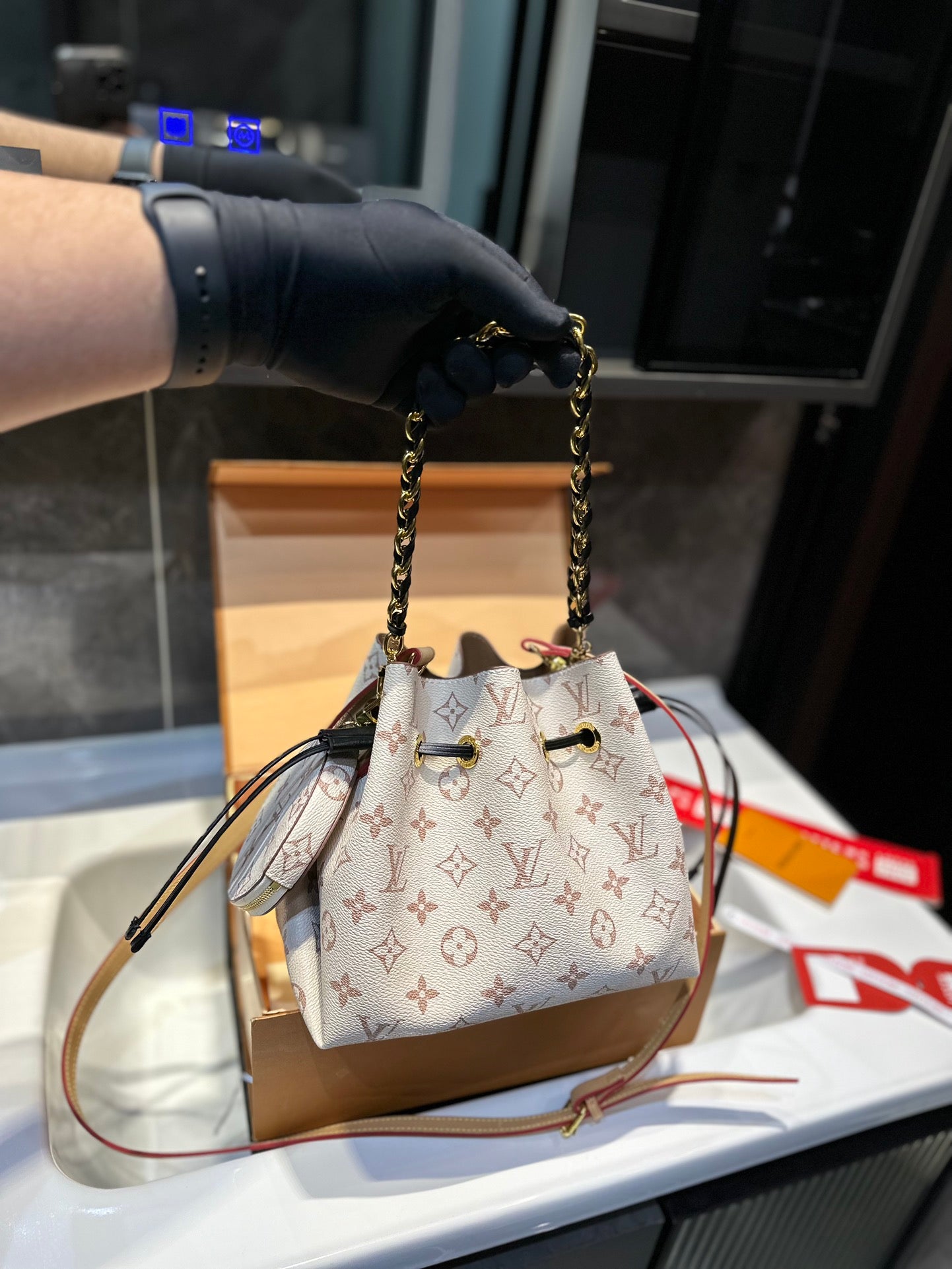 LV-BAG809