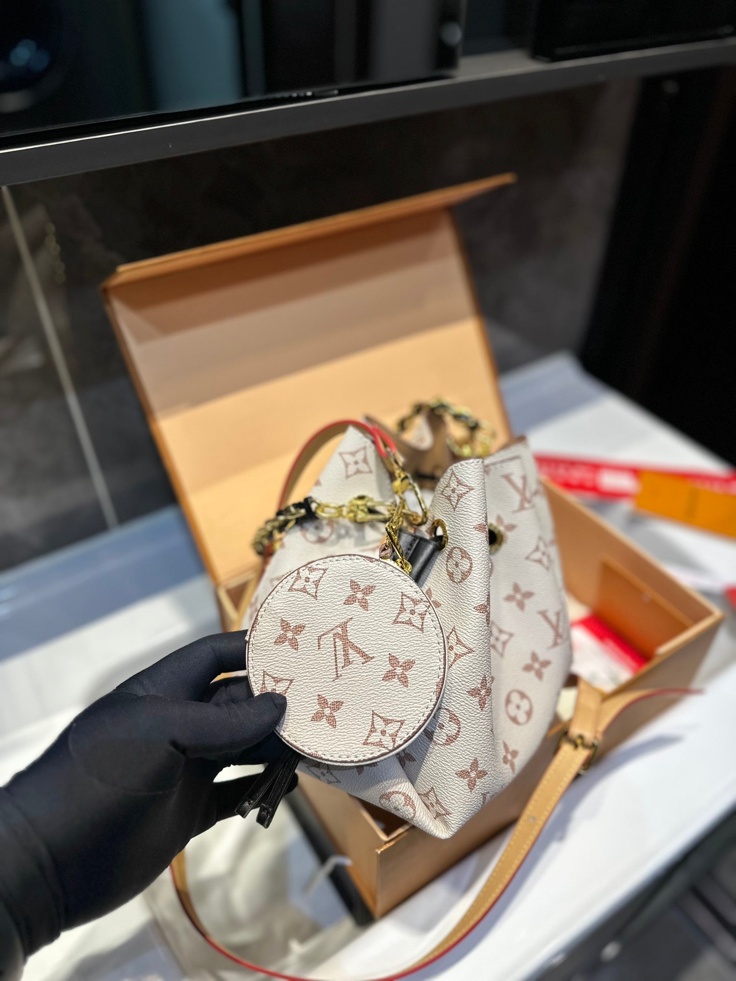 LV-BAG809