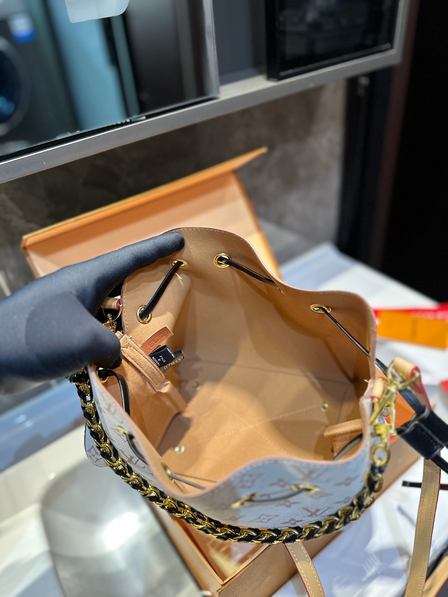 LV-BAG809