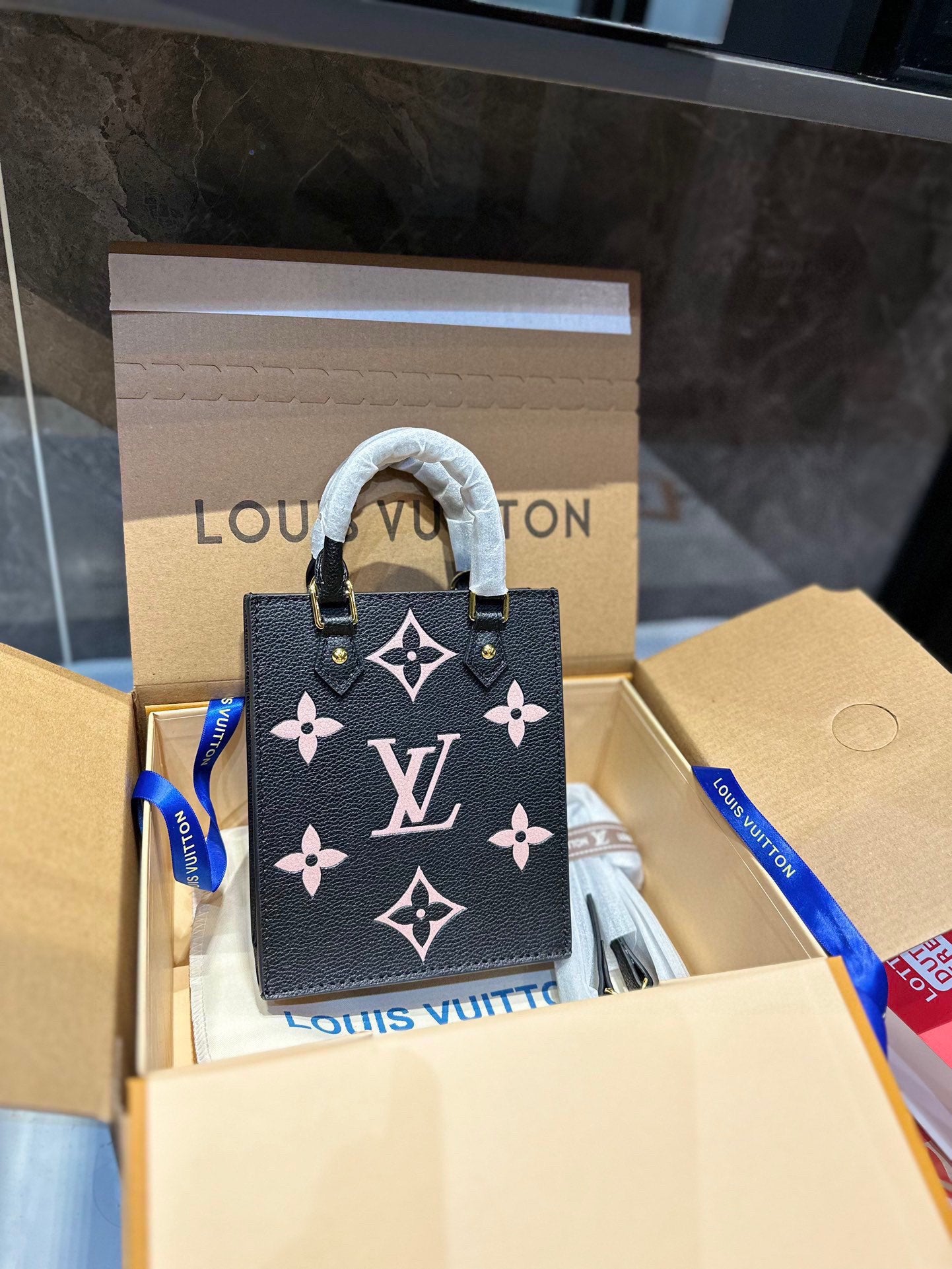 LV-BAG949
