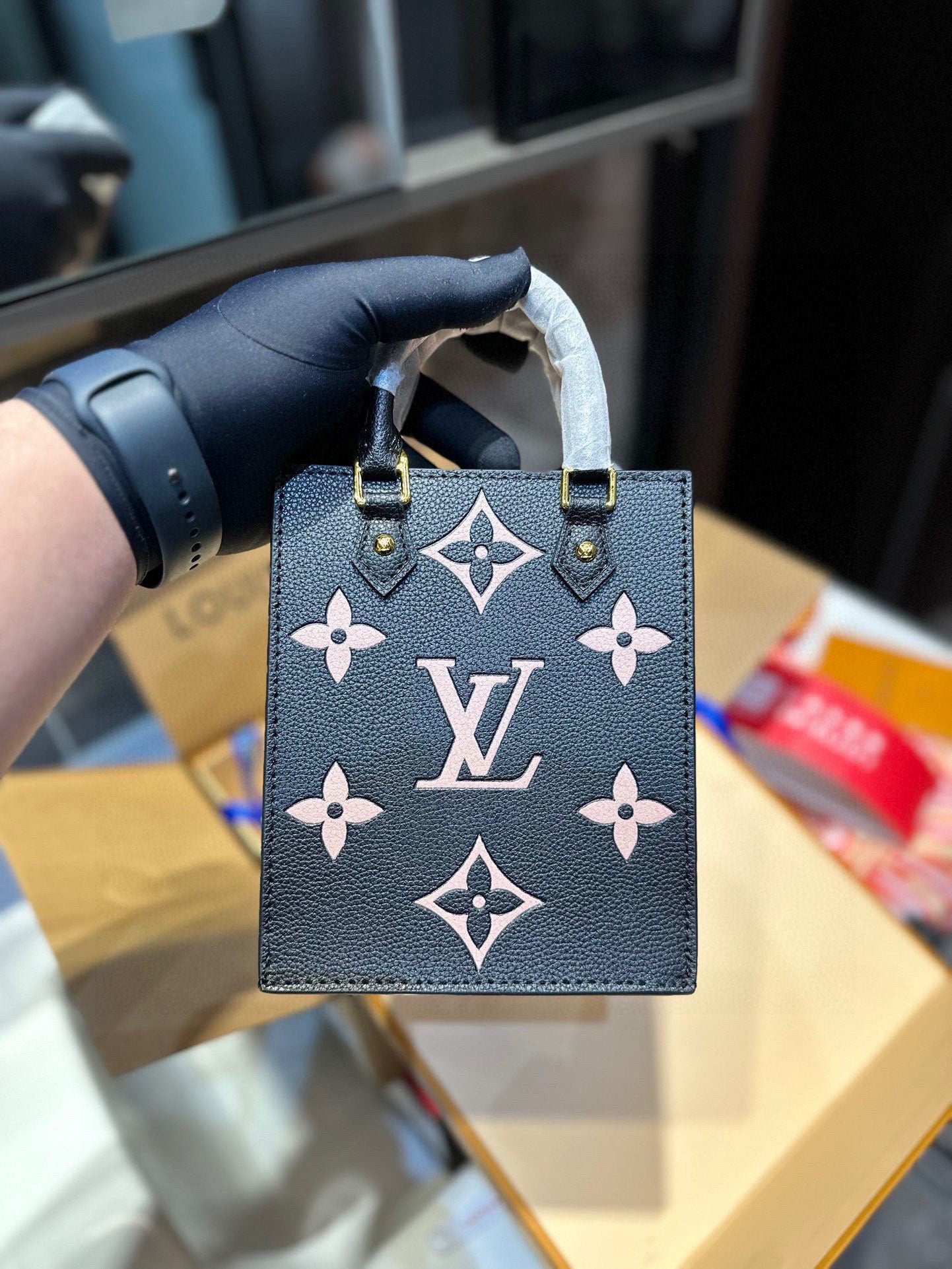 LV-BAG949
