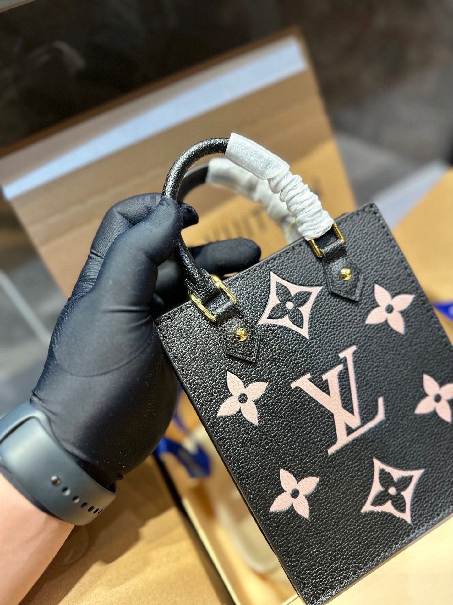 LV-BAG949