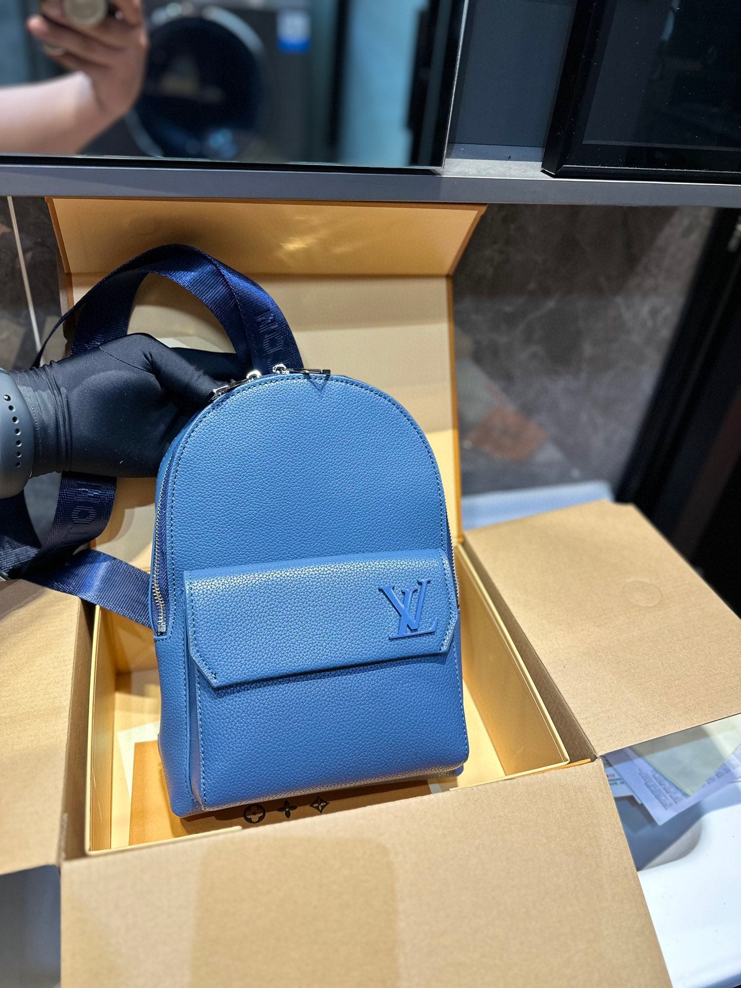 LV-BAG827