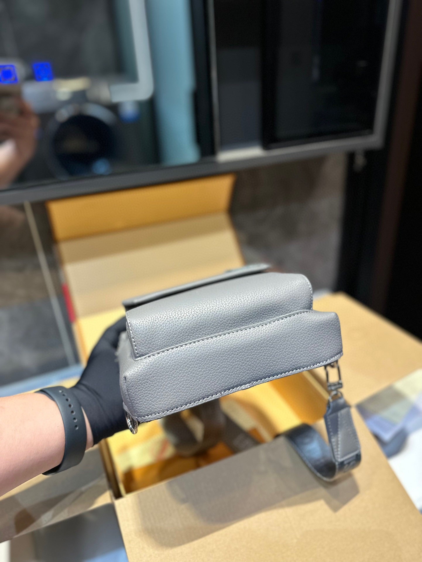 LV-BAG832