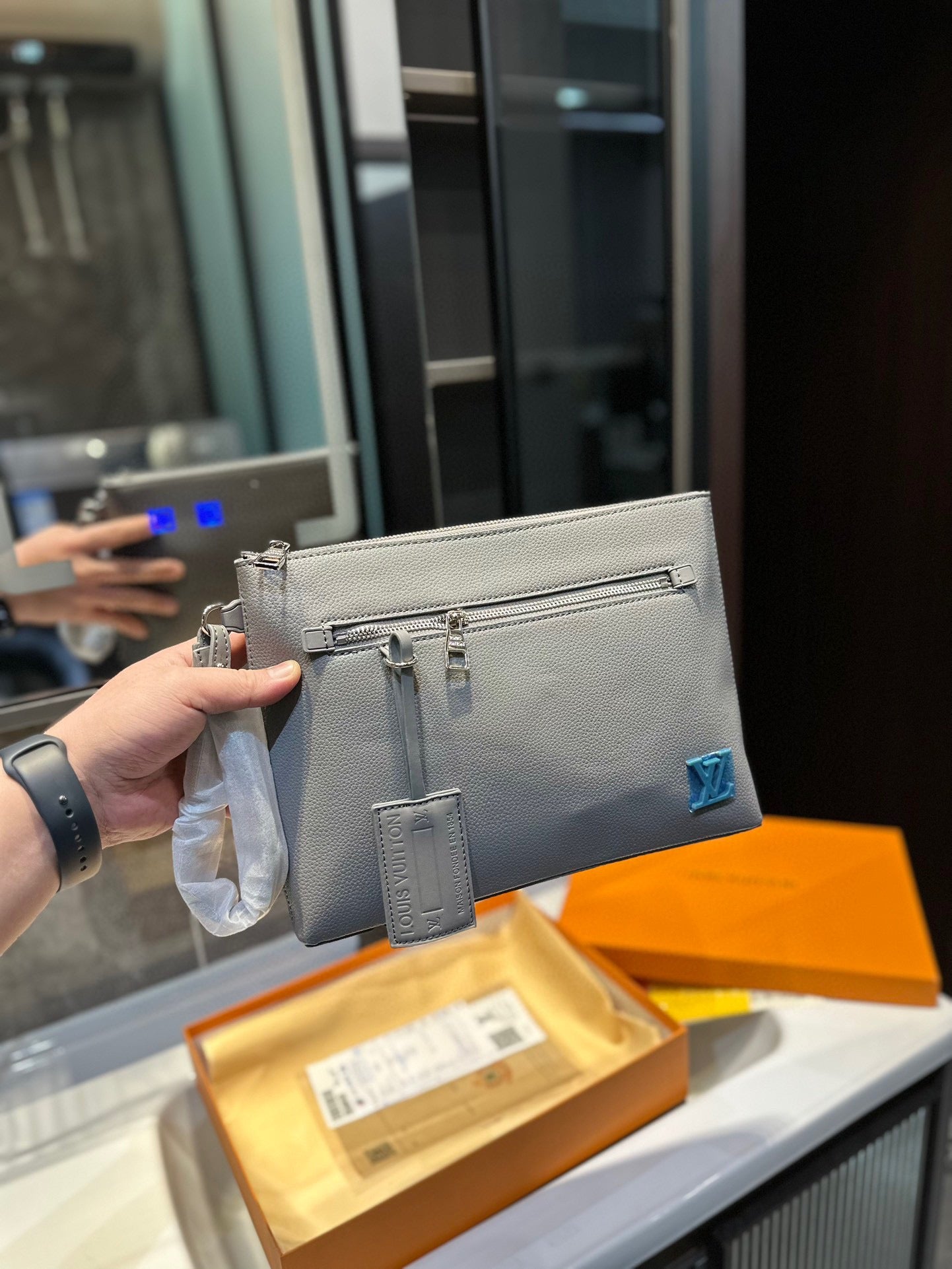 LV-BAG802