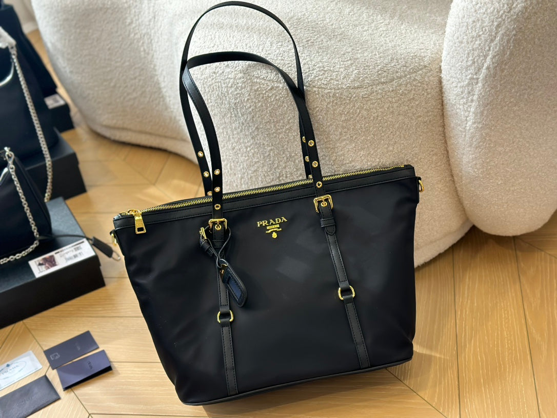 PRADA-690
