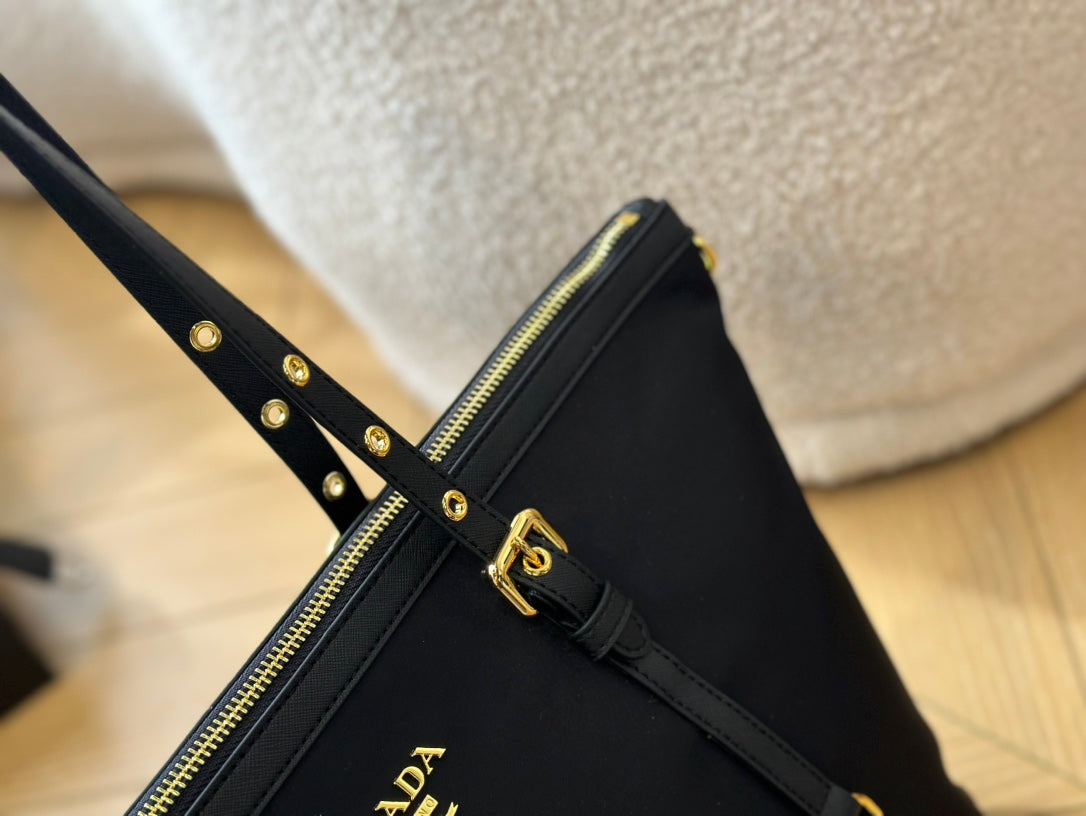 PRADA-690