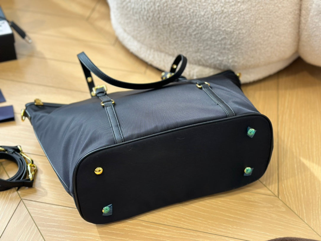 PRADA-690