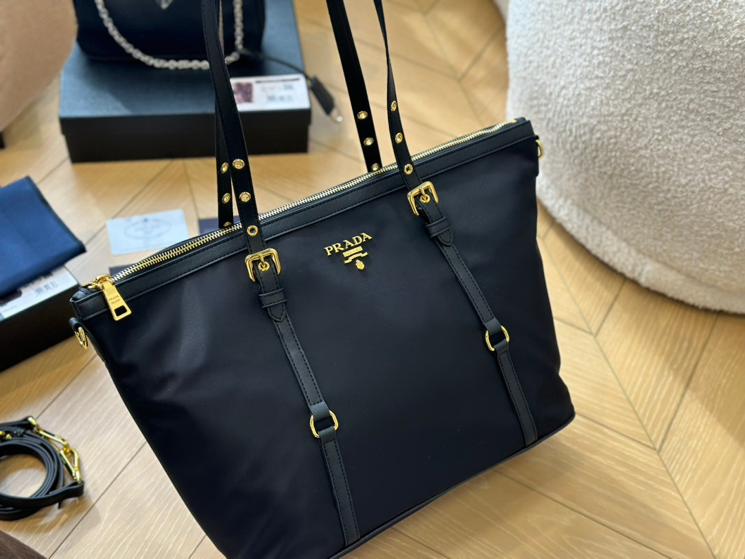 PRADA-690
