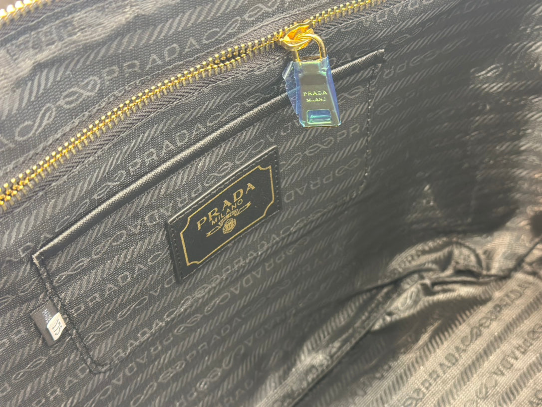 PRADA-690