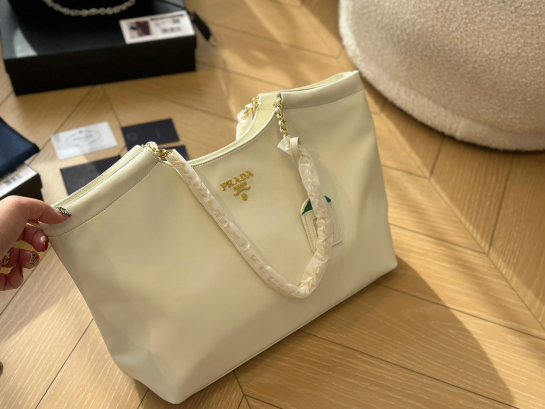 PRADA-712