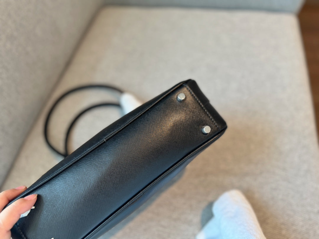 PRADA-743