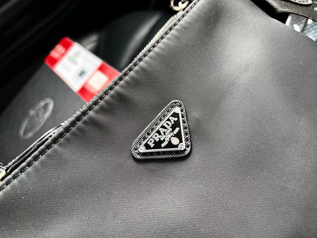 PRADA-559