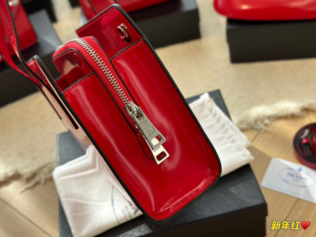 PRADA-698