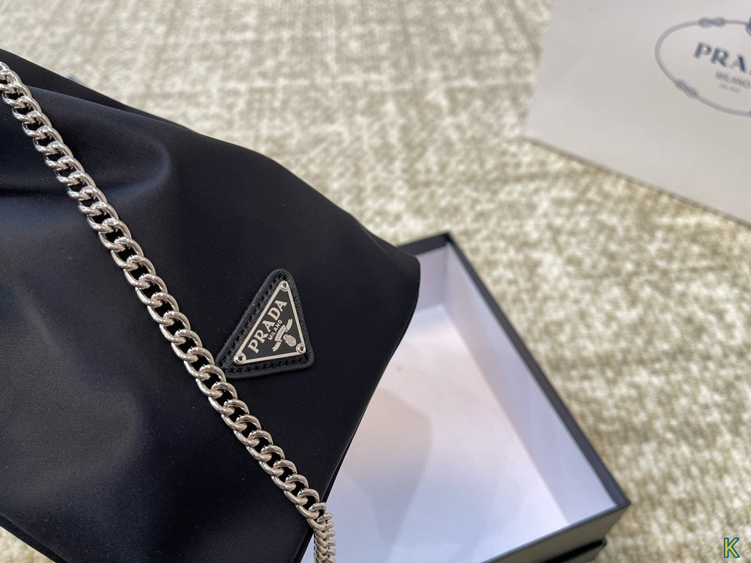 PRADA-571