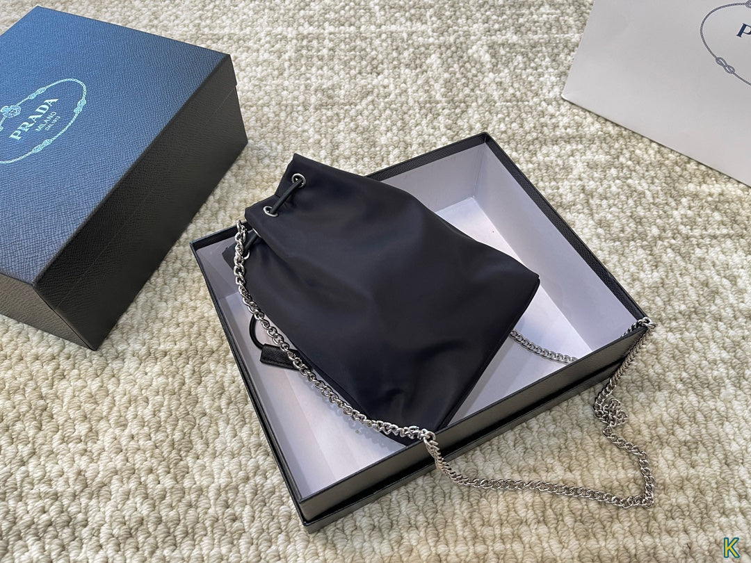 PRADA-571