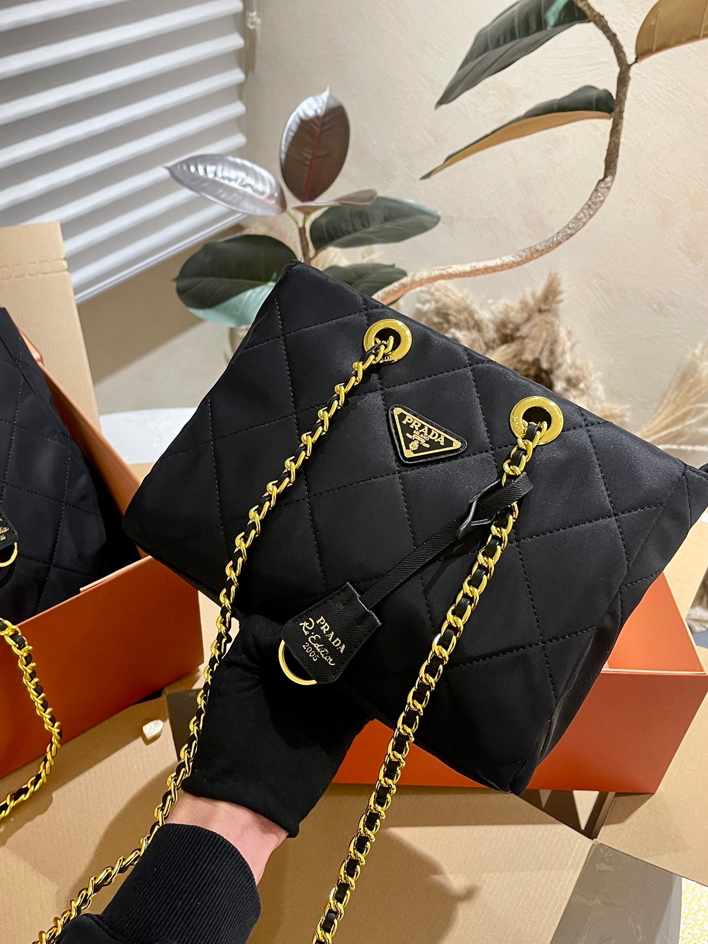 PRADA-611-1