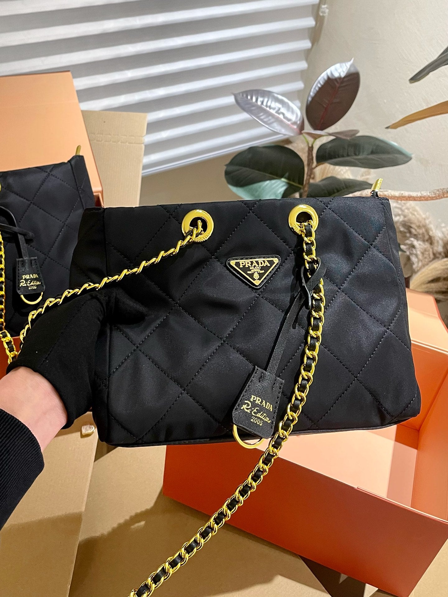 PRADA-611-1