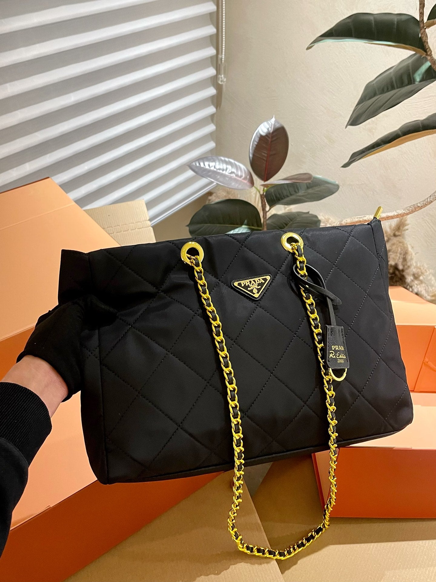 PRADA-611