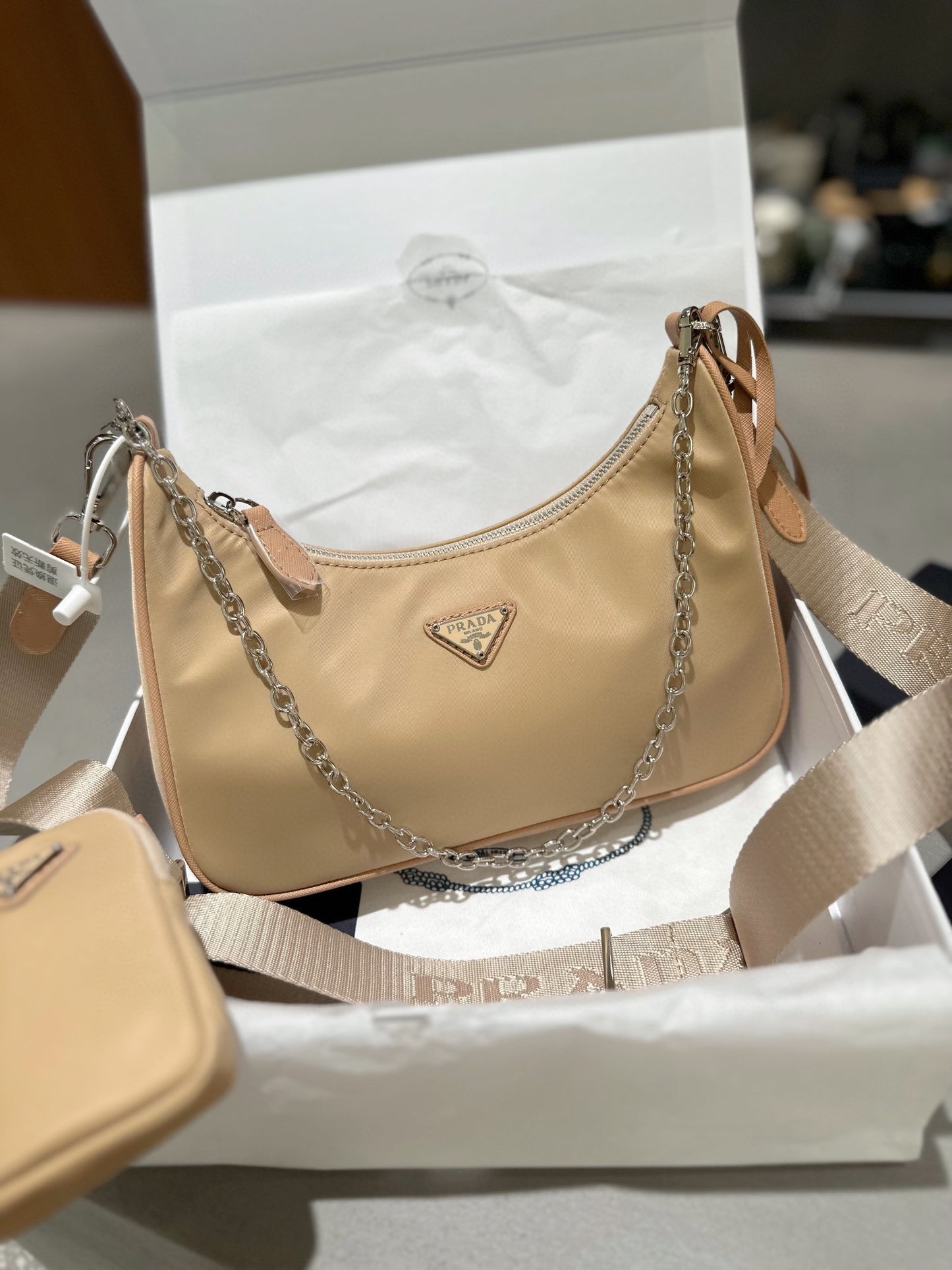 PRADA-697