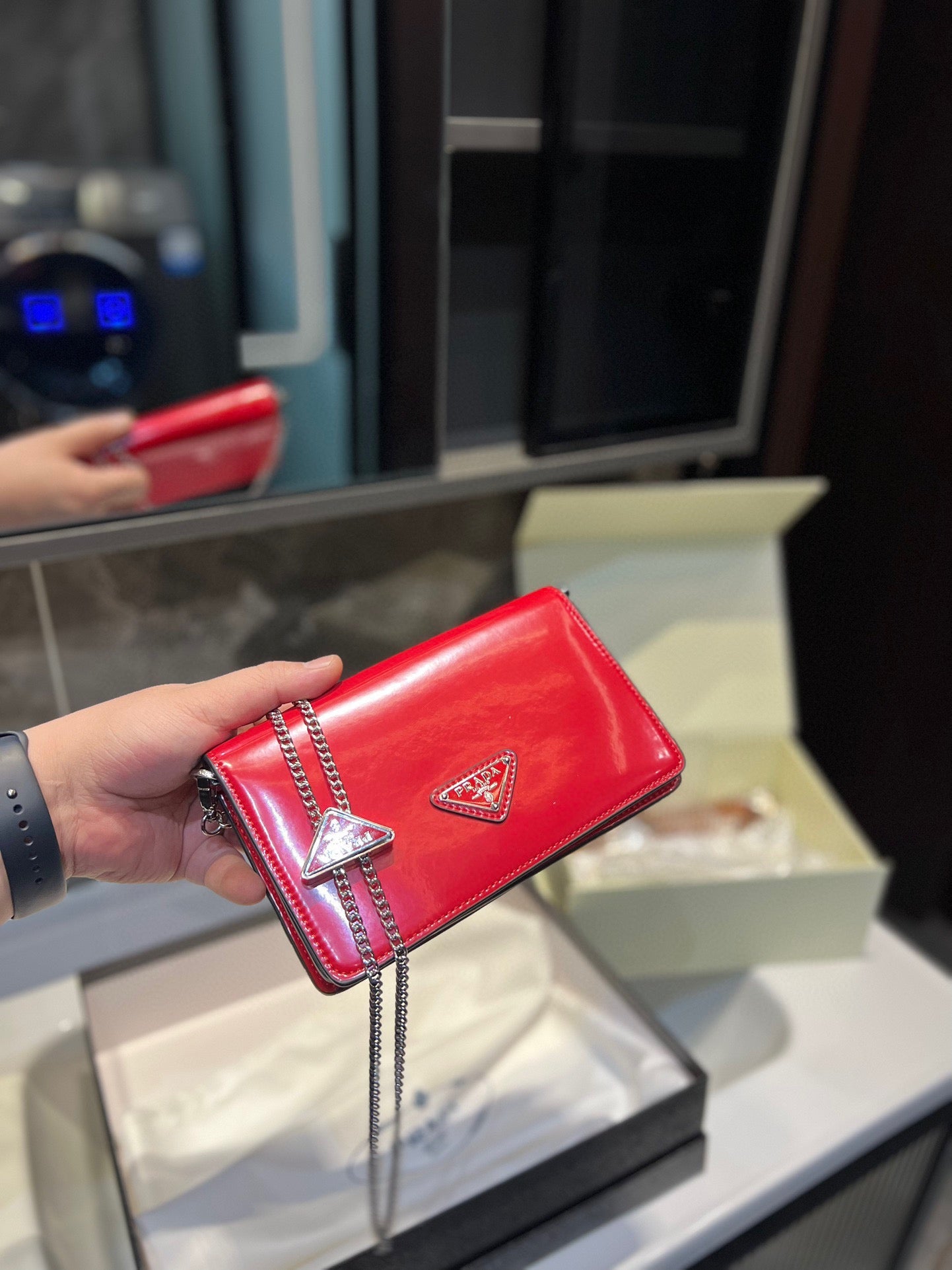 PRADA-607